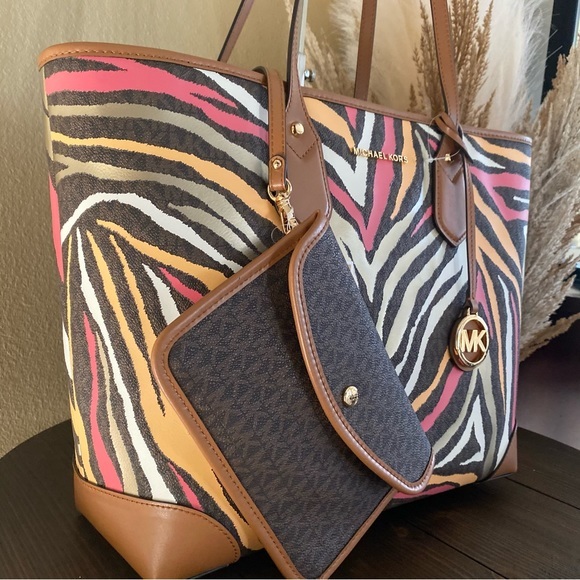 New Michael Kors zebra large Eva shoulder tote bag - Picture 7 of 15